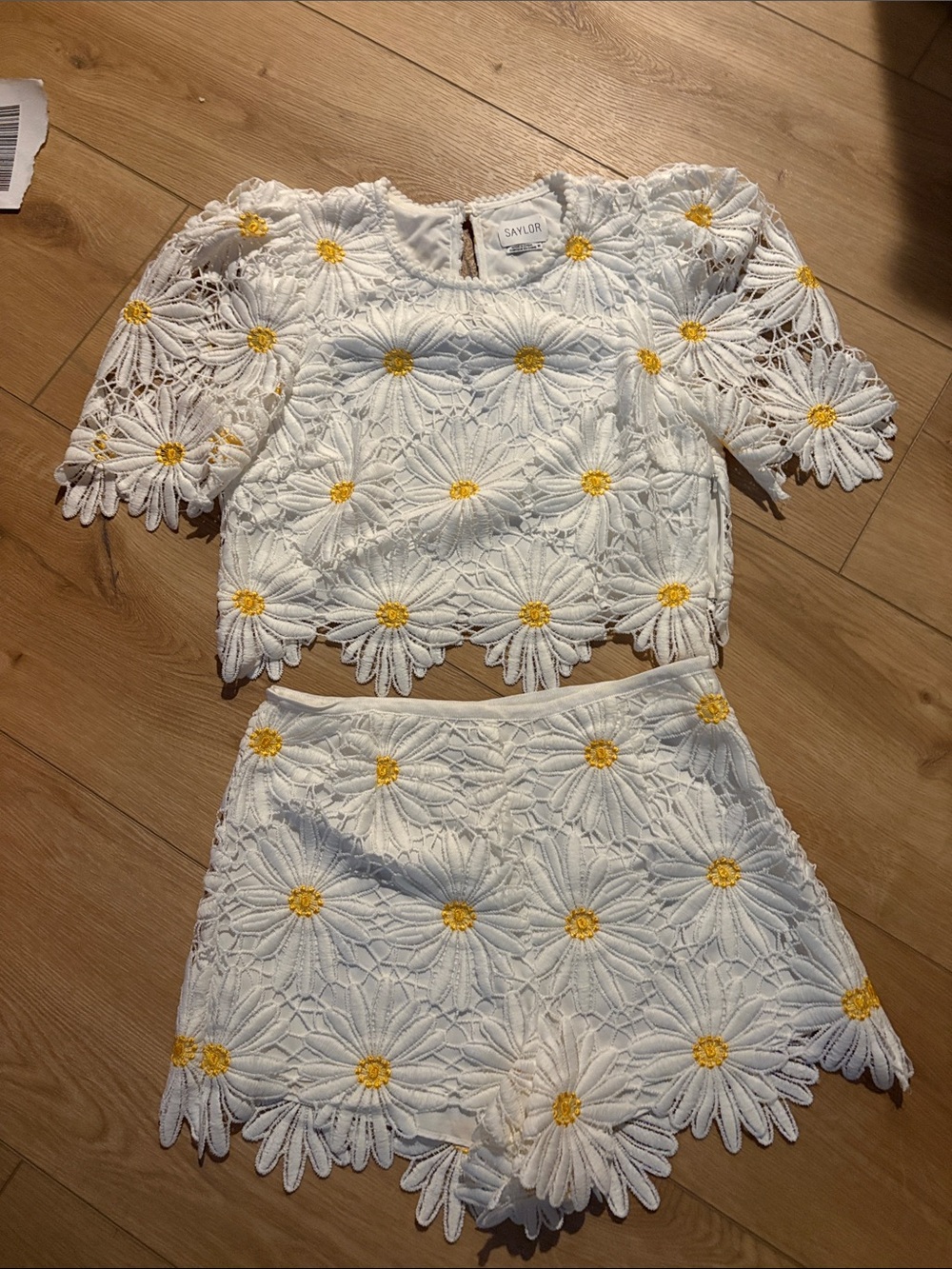 SAYLOR White Daisy Lace Two-Piece Set size medium